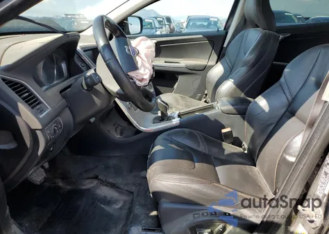 2017 Volvo Xc60 T6 Dynamic из США, поврежденный, VIN YV449MRR2H2075943